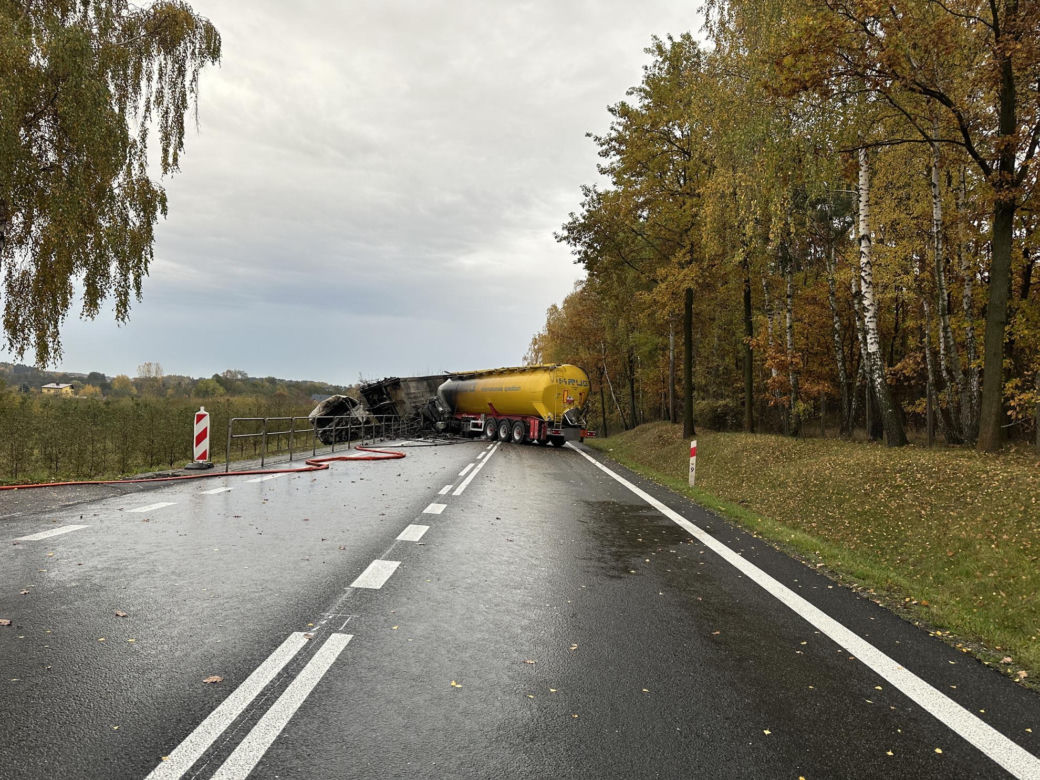 Horror pod Grójcem. Ciężarówki stanęły w ogniu, kierowcy spłonęli żywcem