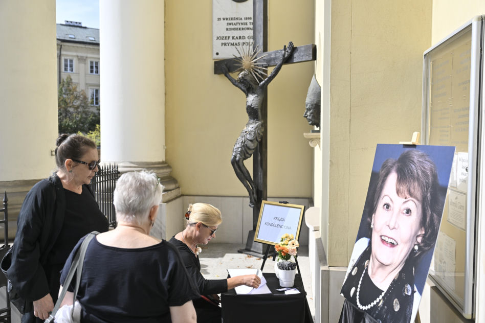 Niezwykły szczegół na pogrzebie Igi Cembrzyńskiej. Pojawiła się księga wspomnień potem