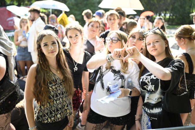 Drugi koncert The Weeknd w Warszawie. Najwierniejsi fani nie przestraszyli się morderczego upału. Znajdź się na zdjęciach