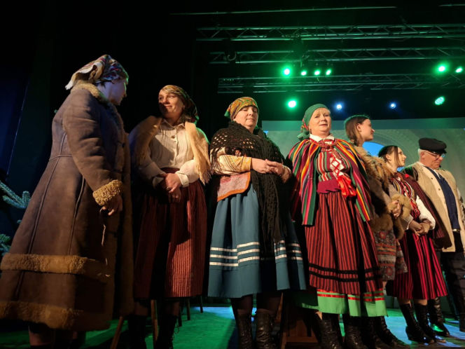 Starachowice tętnią tradycją! Trwa pierwszy Festiwal Kół Gospodyń i Gospodarzy Wiejskich „Lokalne pasje”