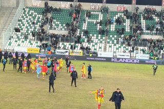 Pseudokibic Radomiaka zatrzymany! To efekt ataku na piłkarza Korony Kielce