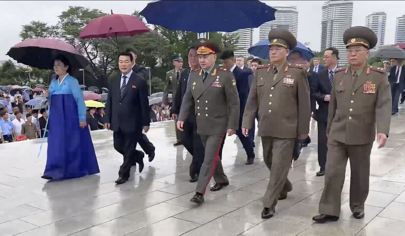 Kim rozwinął czerwony dywan dla Putina