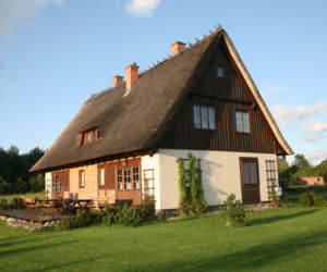 Strzecha to stylistyczne dopełnienie domu w stylu tradycyjnym