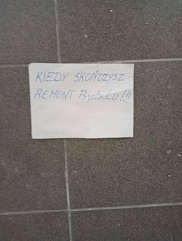 Ogłoszenia na klatkach schodowych
