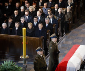 Czekali z pogrzebem na Kaczyńskiego
