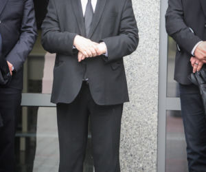 Morawiecki bije na głowę Szydło i Kaczyńskiego