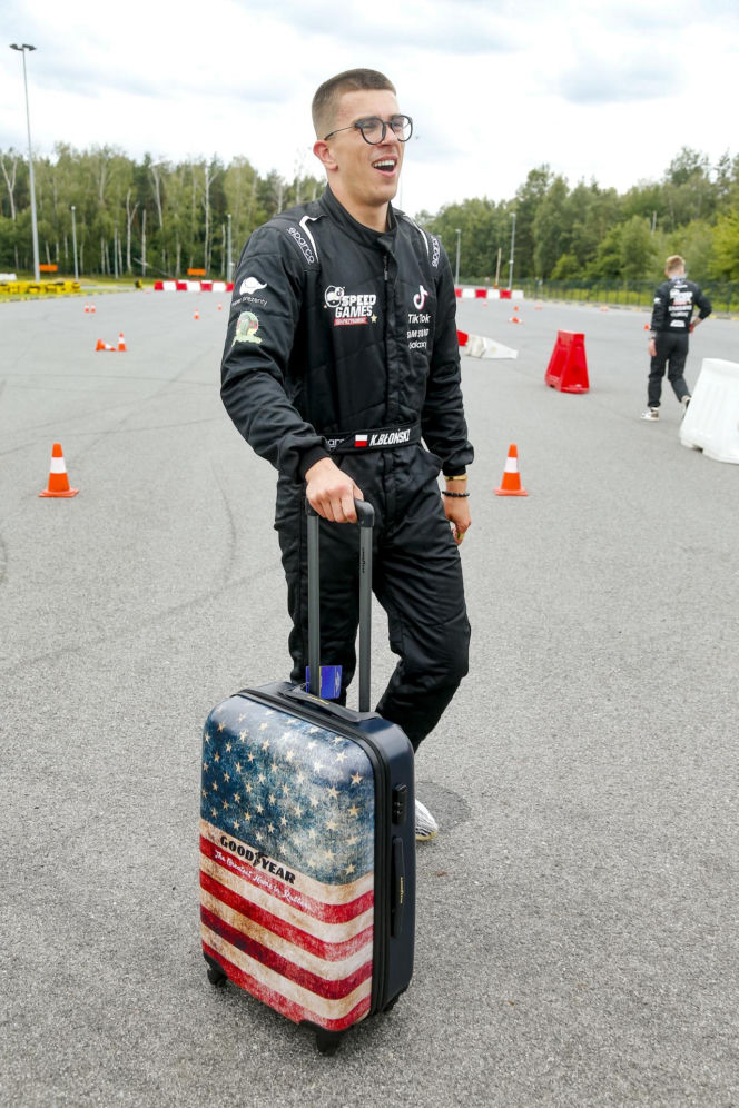 Kacper Błoński zostawia Young Leosię i ucieka z Polski. Szokujące wyznanie influencera