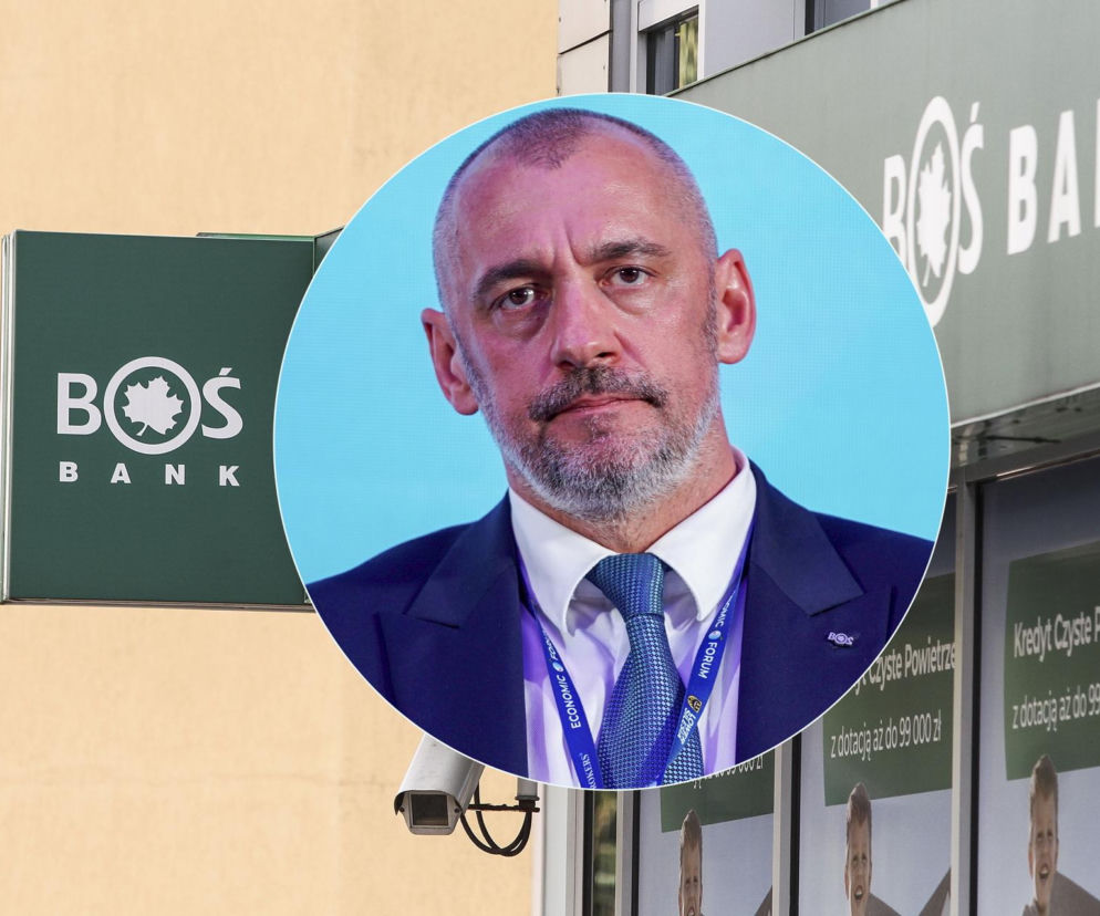 Bartosz Kublik, wiceprezes Banku Ochrony Środowiska, w garniturze i krawacie, z lekko zamyślonym wyrazem twarzy, na tle fasady budynku BOŚ BANK z logo. Na portalu Super Biznes można znaleźć szczegóły powrotu Kublika na kluczowe stanowisko.