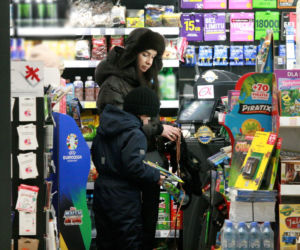 Marta Kaczyńska z synem na spacerze