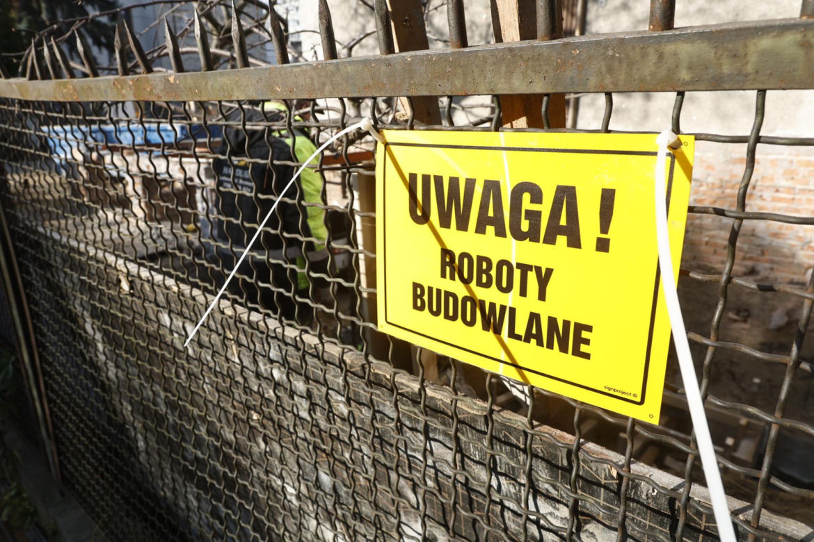 Wiercą Kaczyńskiemu za ścianą