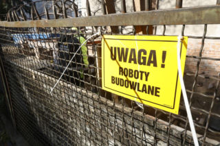 Wiercą Kaczyńskiemu za ścianą