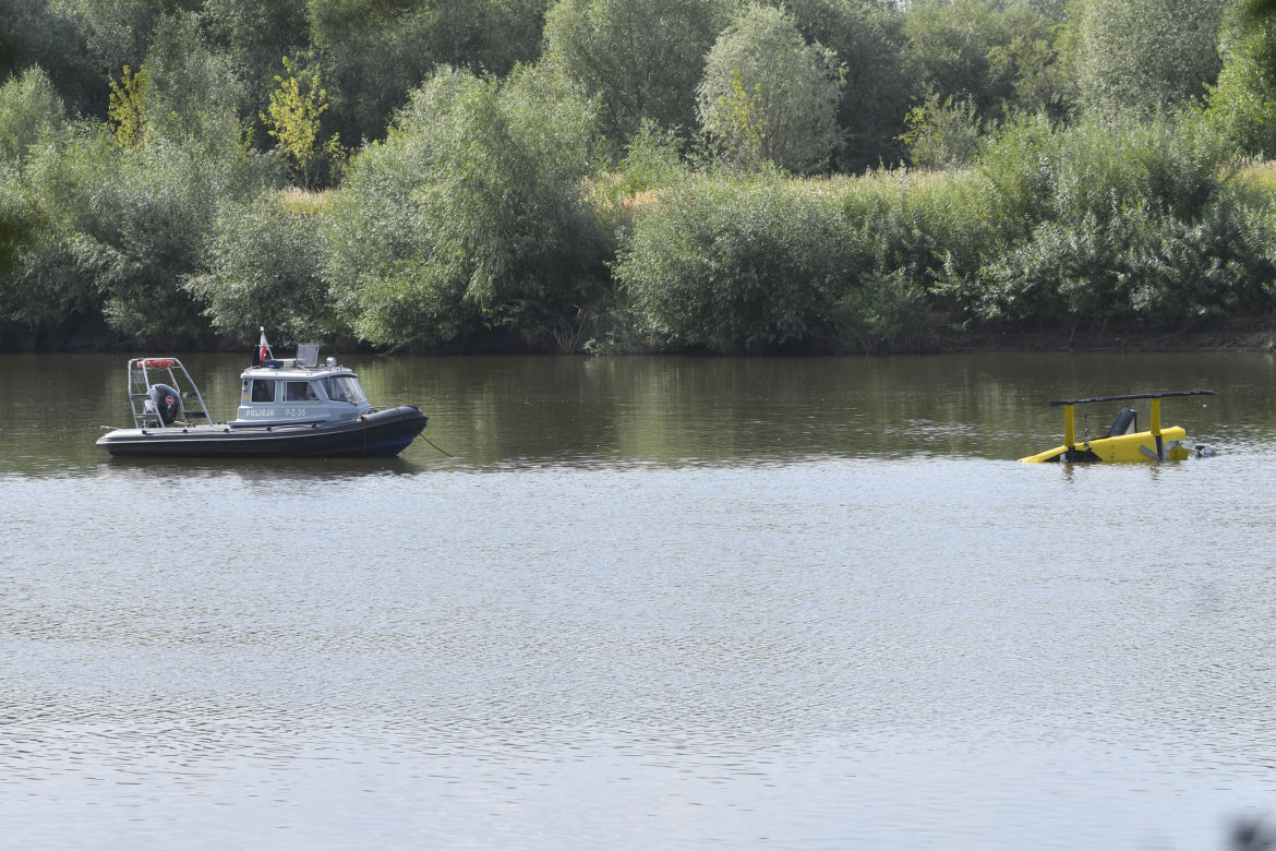 Helikopter wpadł do Wisły pod Zakroczymiem