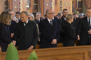 Ksiądz zobaczył, jak Nawrocki i Tusk przekazali sobie znak pokoju w czasie pogrzebu Litewki. Wyznał wprost