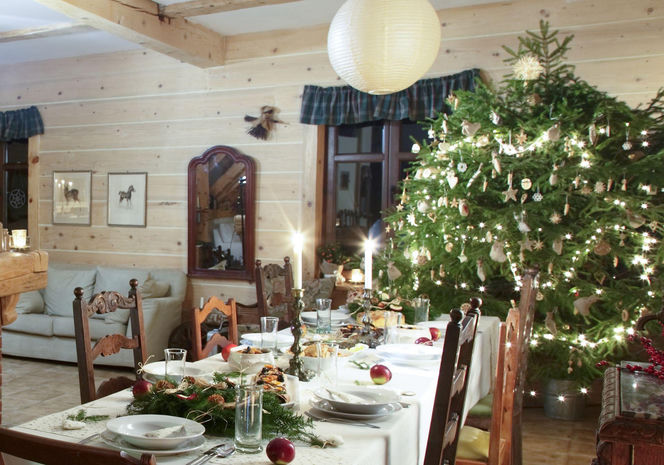 Świąteczne choinki w bieli