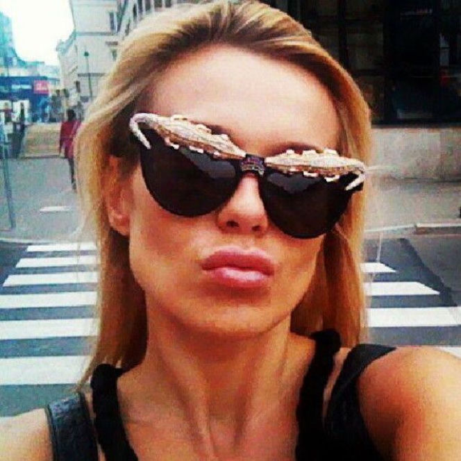 Kryzys u Dody! Wyprzedaje się!