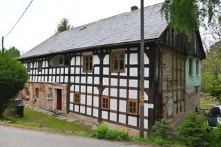 Metamorfoza domu pod wulkanem. W remontowanym zabytku w Twardocicach były ukryte zegarki i modlili się Szwenkfeldyści  