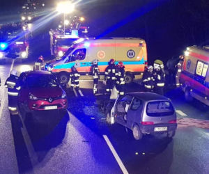 Wypadek na DK 25 w Chmielnikach! Cztery osoby trafiły do szpitala! [ZDJĘCIA]