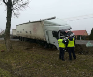 Świdry-Dobrzyce. Wypadek na DK 61. Zderzenie dwóch TIR-ów. Jedna osoba ranna