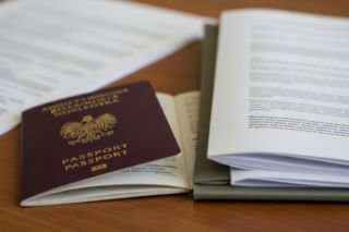 Procedura unieważnienia paszportów i zarzuty dla Zbigniewa Ziobry