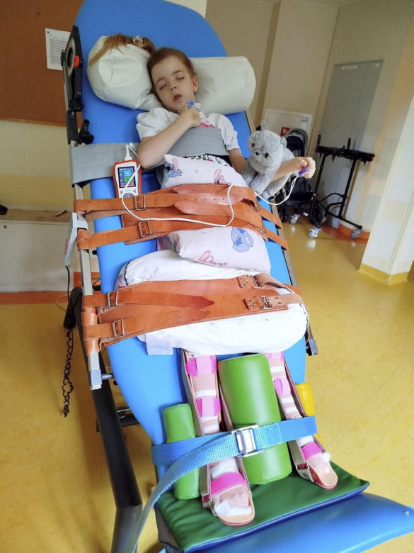 10-letnia Laura potrącona przez SUV-a! Lekarze walczą o jej życie, rodzice nie tracą nadziei