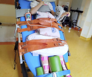 10-letnia Laura potrącona przez SUV-a! Lekarze walczą o jej życie, rodzice nie tracą nadziei