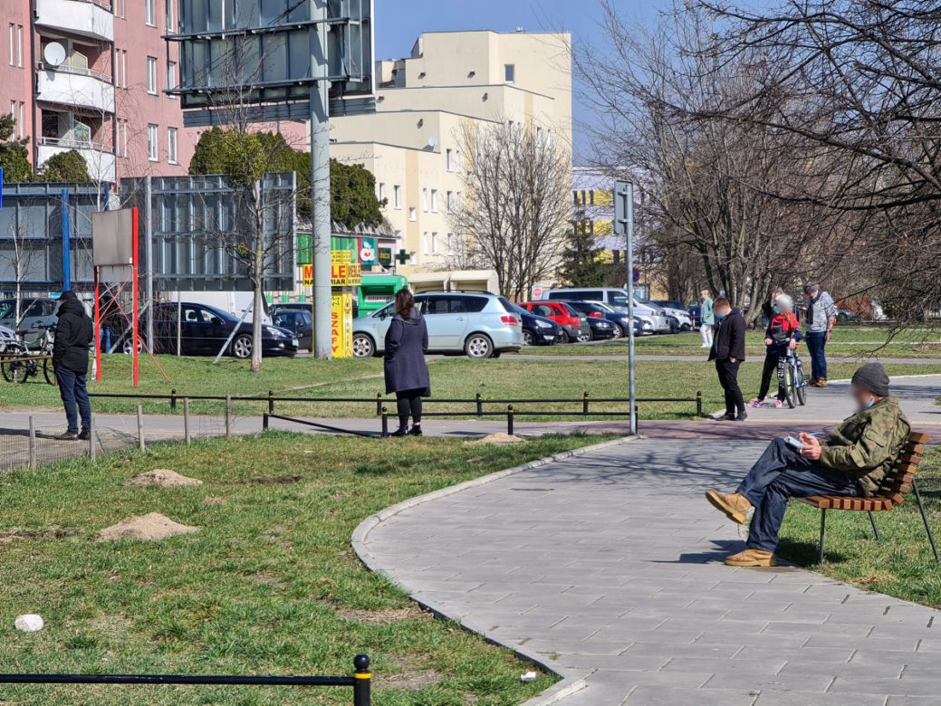 Gigantyczne kolejki do testów na koronawirusa w Warszawie. System tego nie wytrzyma?