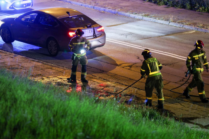 Wypadek w Krakowie. Nie żyją dwie osoby potrącone przez samochód na chodniku