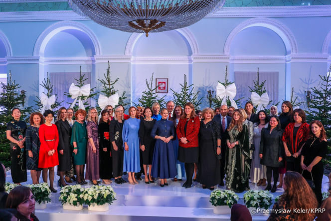 Marta Nawrocka na spotkaniu przedświątecznym z Paniami Ambasador i Współmałżonkami Szefów Misji Dyplomatycznych