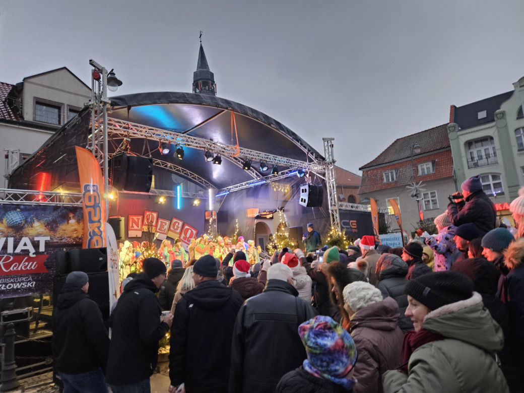 Jarmark Świąteczny w Biskupcu. Na scenie wystąpił zespół Arka Noego [ZDJĘCIA]