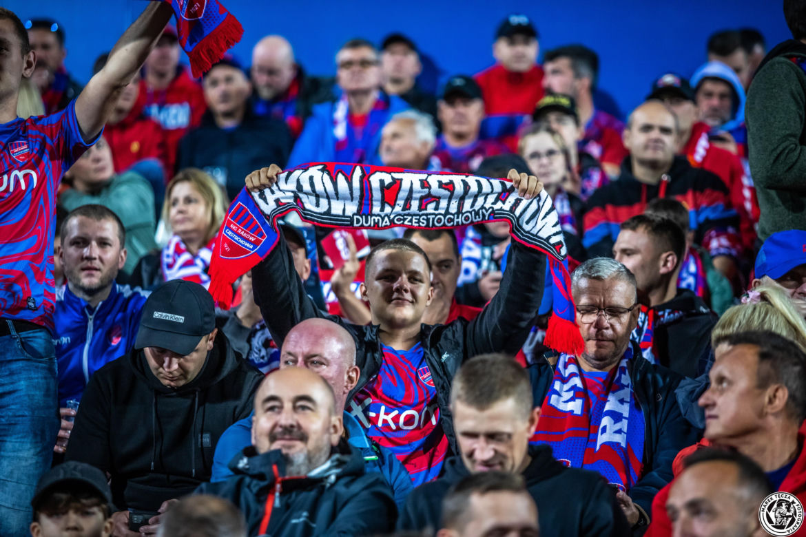 Kibice na meczu Raków Częstochowa - Aris