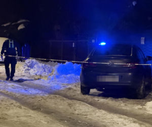 Tajemniczy atak w Ursusie. Mężczyzna raniony nożem w pośladek, sprawcy brak