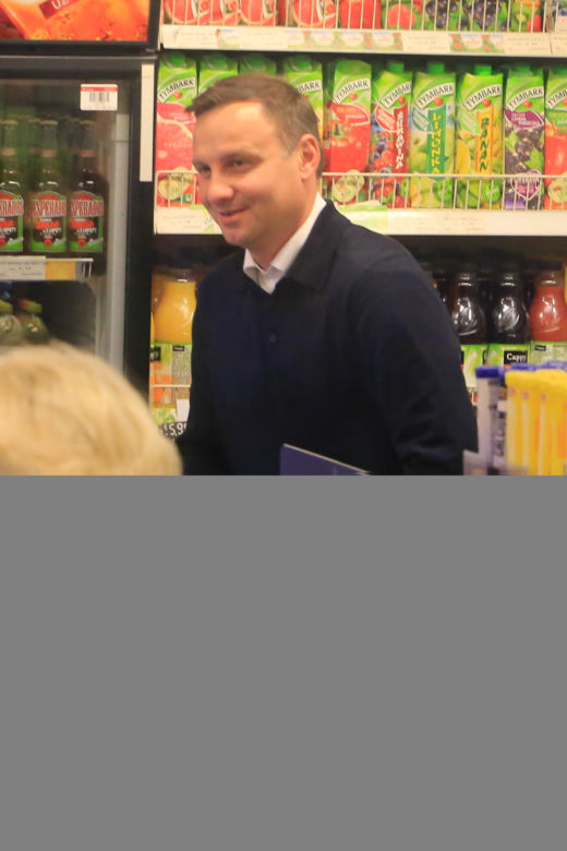 Z obstawą do bankomatu