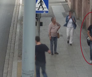 Wyrwał z ręki 11-letniego dziecka telefon. Złodziej jest poszukiwany przez grudziądzką policję! [ZDJĘCIA]