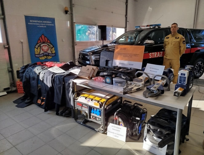 Nowy sprzęt trafi do strażaków z Siedlec, Łosic, Makowa Mazowieckiego, Ostrołęki, Ostrowi Mazowieckiej, Pułtuska, Sokołowa Podlaskiego, Węgrowa i Wyszkowa