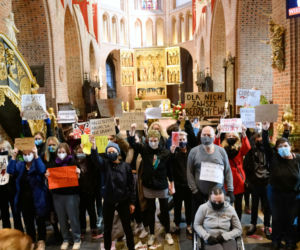 Poznań: Protest w sprawie aborcji w katedrze! Katoliczko, nie jesteś sama [ZDJĘCIA] 