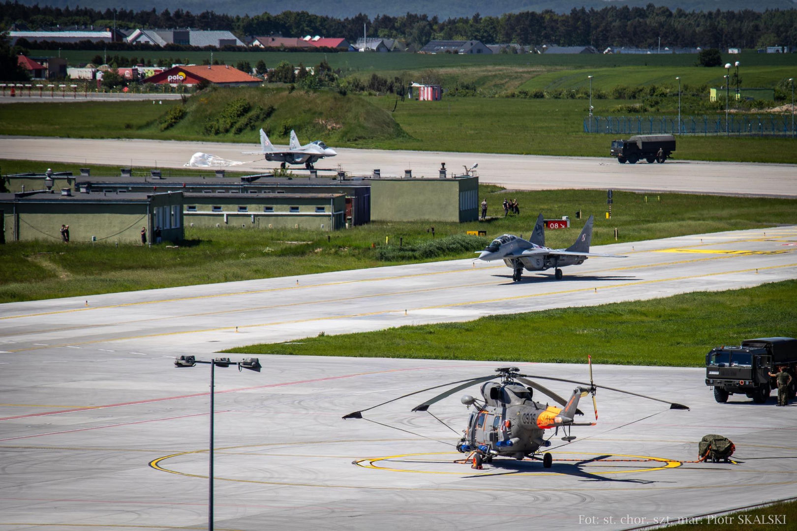 Myśliwce MiG-29 w Gdyni. Piloci rozpoczęli intensywne szkolenie na wybrzeżu