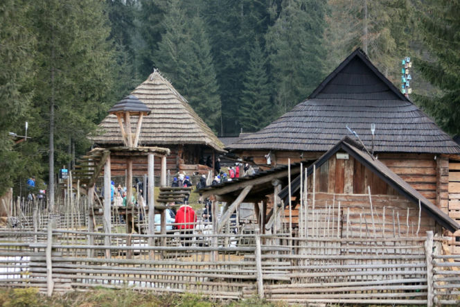 Ukraińcy pławią się w luksusie i bawią w najlepsze? Tak naprawdę wygląda Bukovel