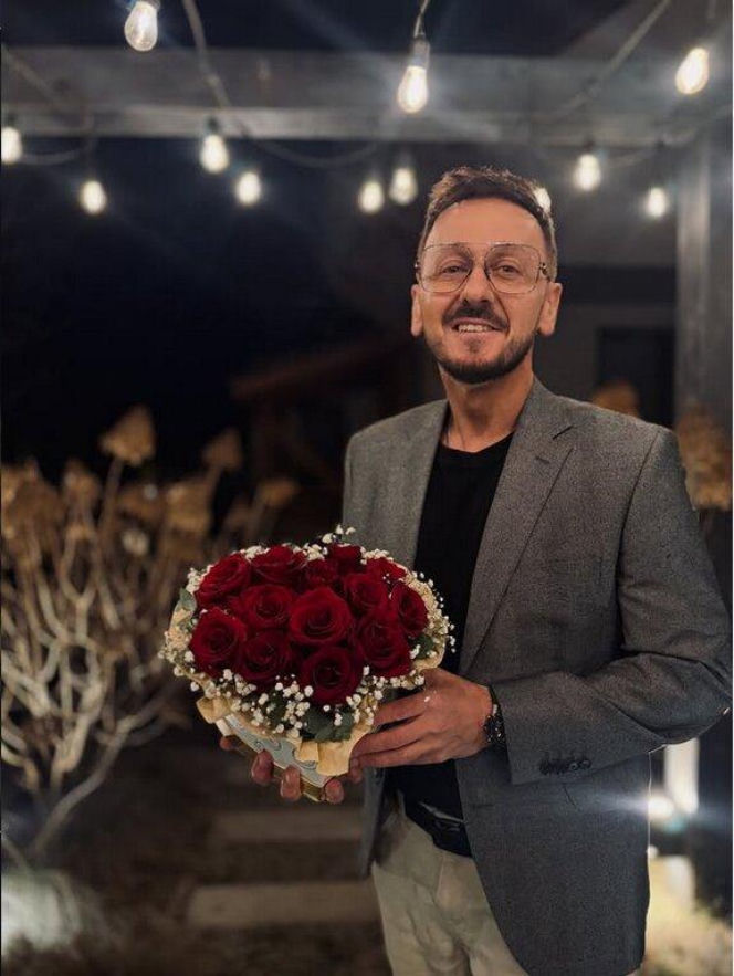 Znany muzyk właśnie został tatą! Pokazał maleństwo w sieci