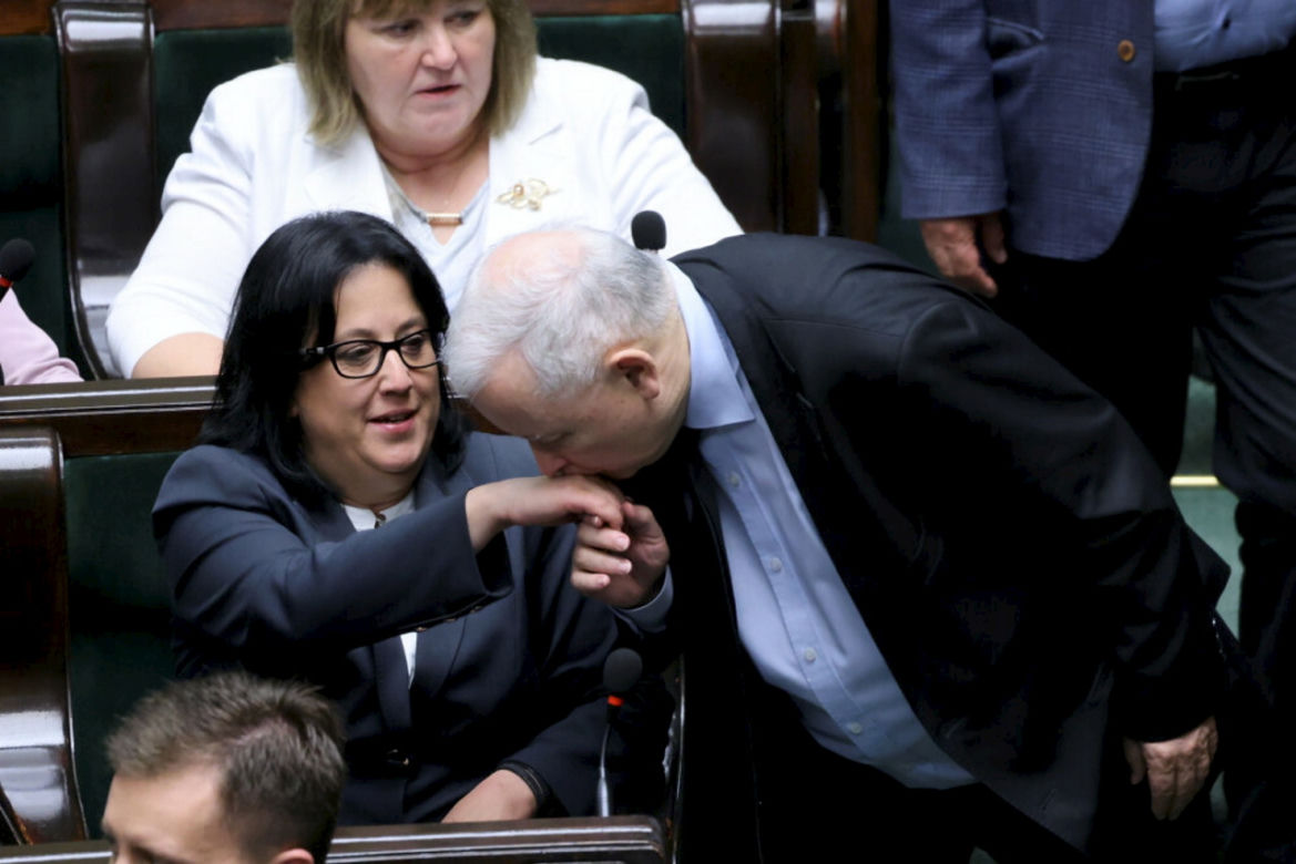Tak całuje Kaczyński. Szarmanckie gesty prezesa PiS 