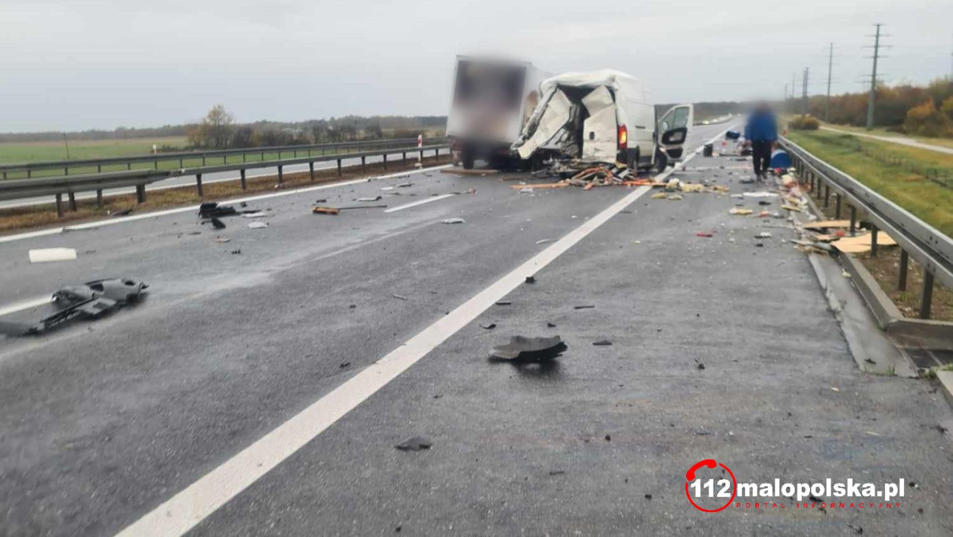 Autostrada A4 w kierunku Rzeszowa zablokowana po kolizji dwóch aut dostawczych