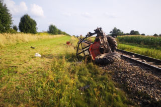 Nielisz: Tragiczny finał zderzenia  ciągnika z lokomotywą