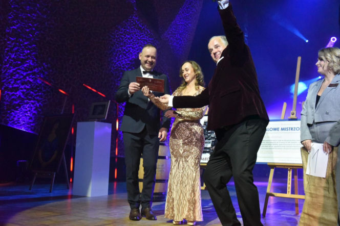 XIV Marszałkowski Bal Dobroczynny w CKK Jordanki. Koncert Kuby Badacha i licytacje