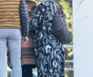 Jolanta Kwaśniewska poszła załatwić sprawy. Jej kierowca w tym czasie...Fuj! Jak tak można?!