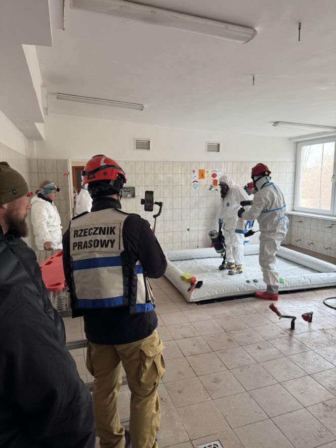 Potężne manewry strażaków na Pomorzu. Do akcji weszły psy ratownicze i policyjni antyterroryści