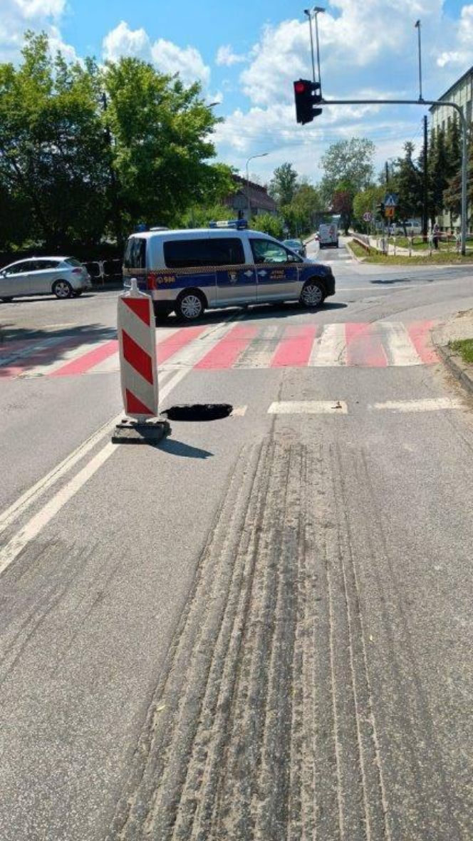 Gigantyczna dziura w drodze na Śląsku! Droga zapadła się na kilka metrów