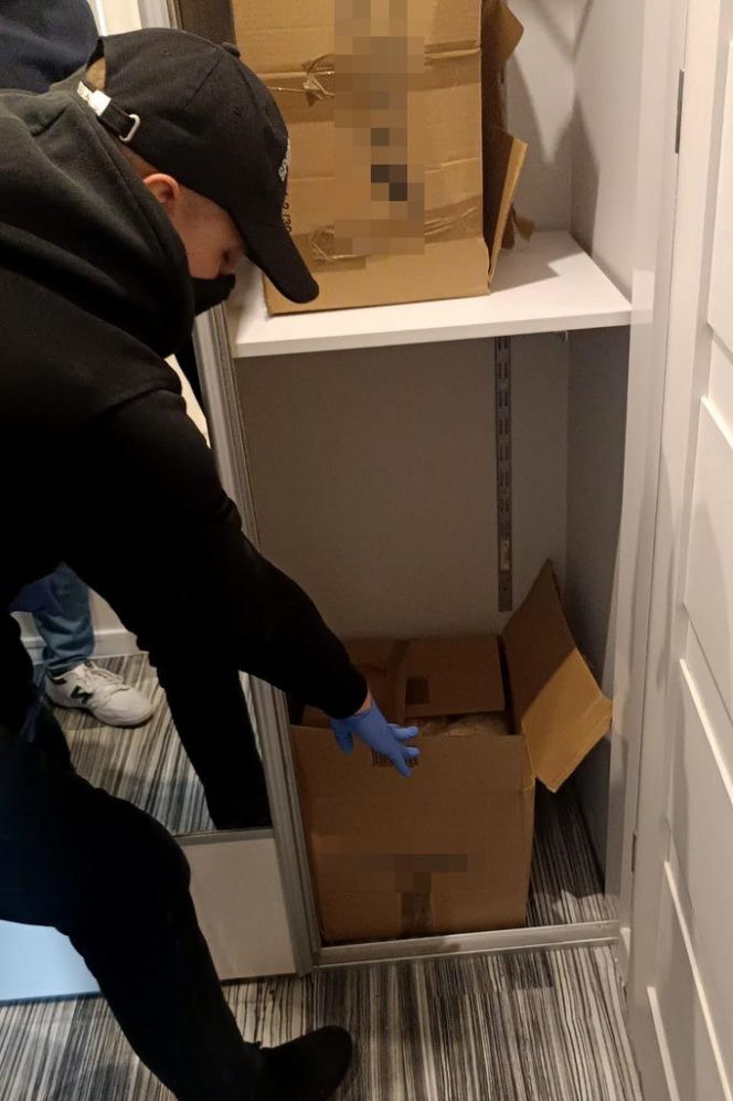 Policjanci z Bydgoszczy odkryli narkotykowy magazyn w jednym z bloków na terenie miasta