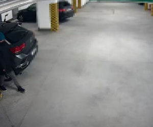 Próbowali włamać się do samochodu. Szuka ich policja z Torunia
