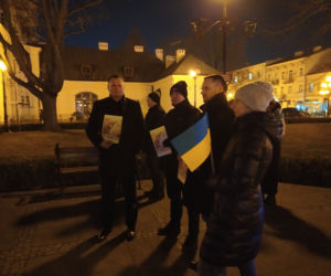 Siedlczanie okazali swoje poparcie dla Ukrainy w wojnie z Rosją – pokojowa demonstracja solidarnościowa w Siedlcach