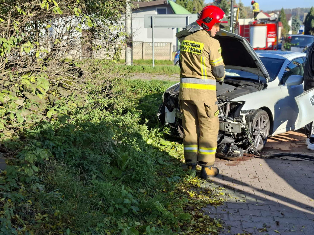 W Wąchocku auto osobowe wjechało w dom