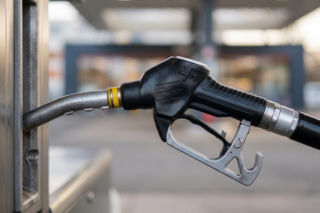 Rząd Donalda Tuska szykuje rewolucję na stacjach. Obniżka podatków i ceny maksymalne